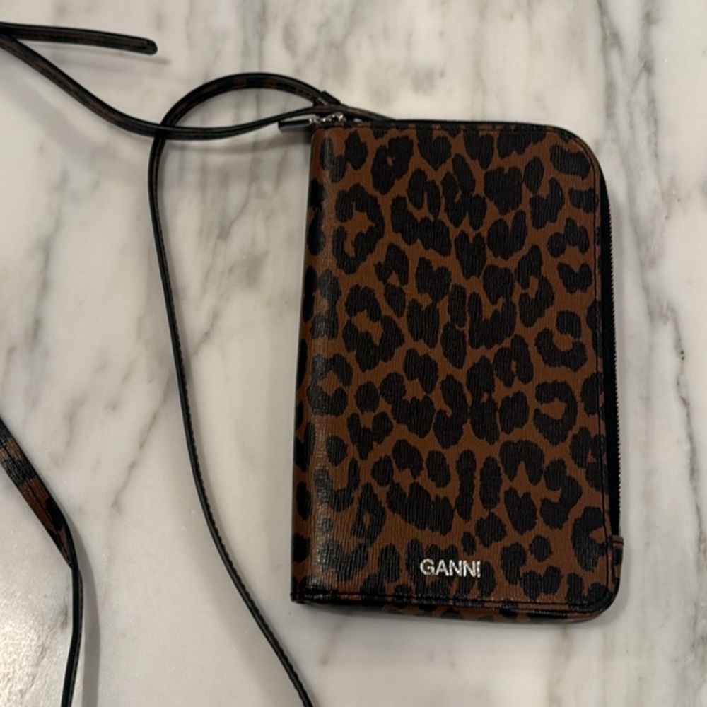 Ganni Leopard Print Crossbody Phone Case Purse. EUC